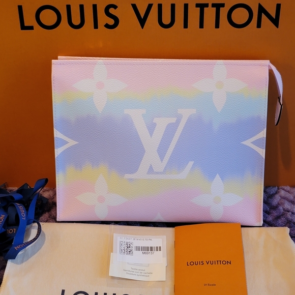 LOUIS VUITTON Escale Toiletry XL 26 Pochette Pastel Pink Clutch Giant Monogram - Picture 1 of 17